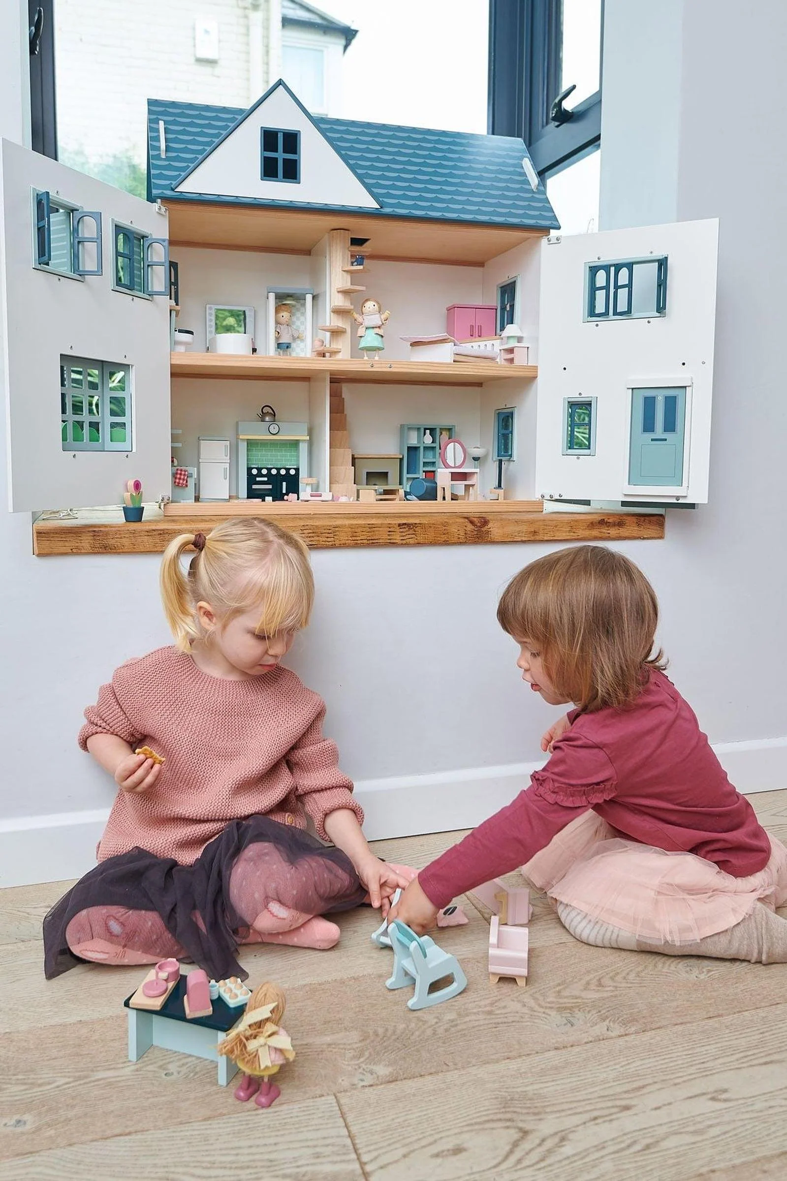 Dovetail House, Dollhouse - Image 3