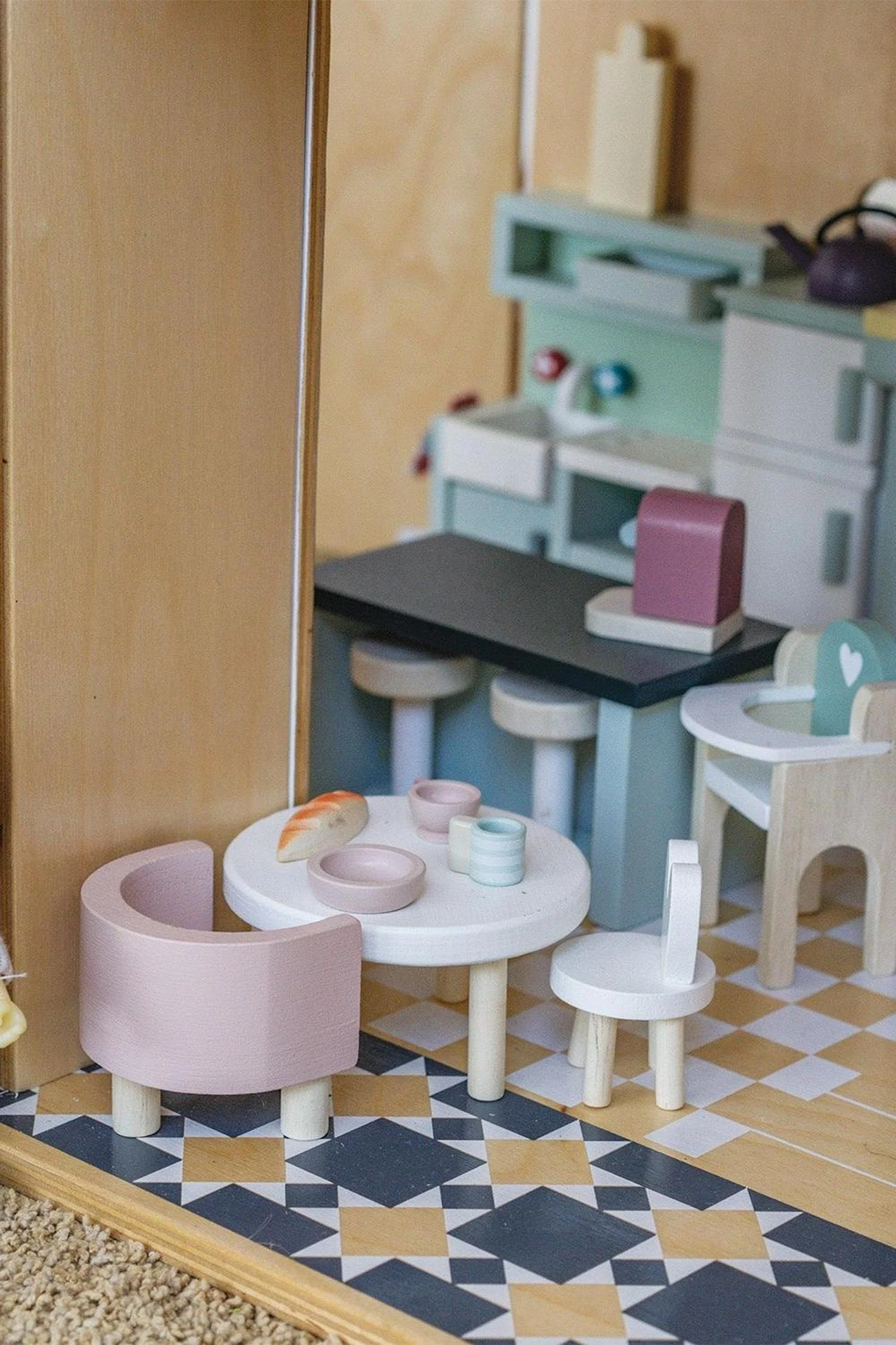 Fantail Hall, Dollhouse - Image 11