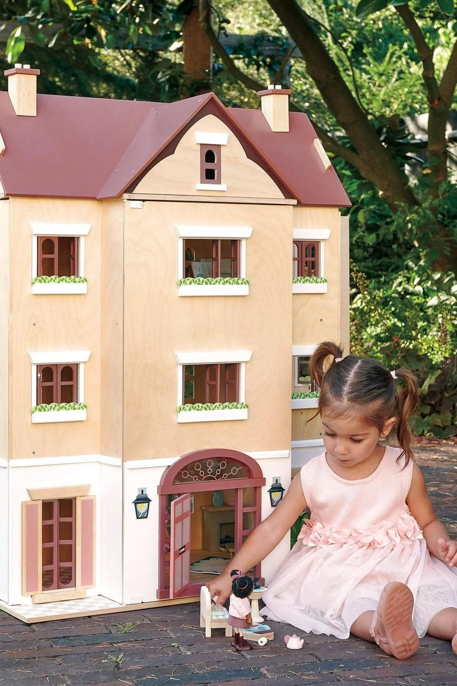 Fantail Hall, Dollhouse - Image 2