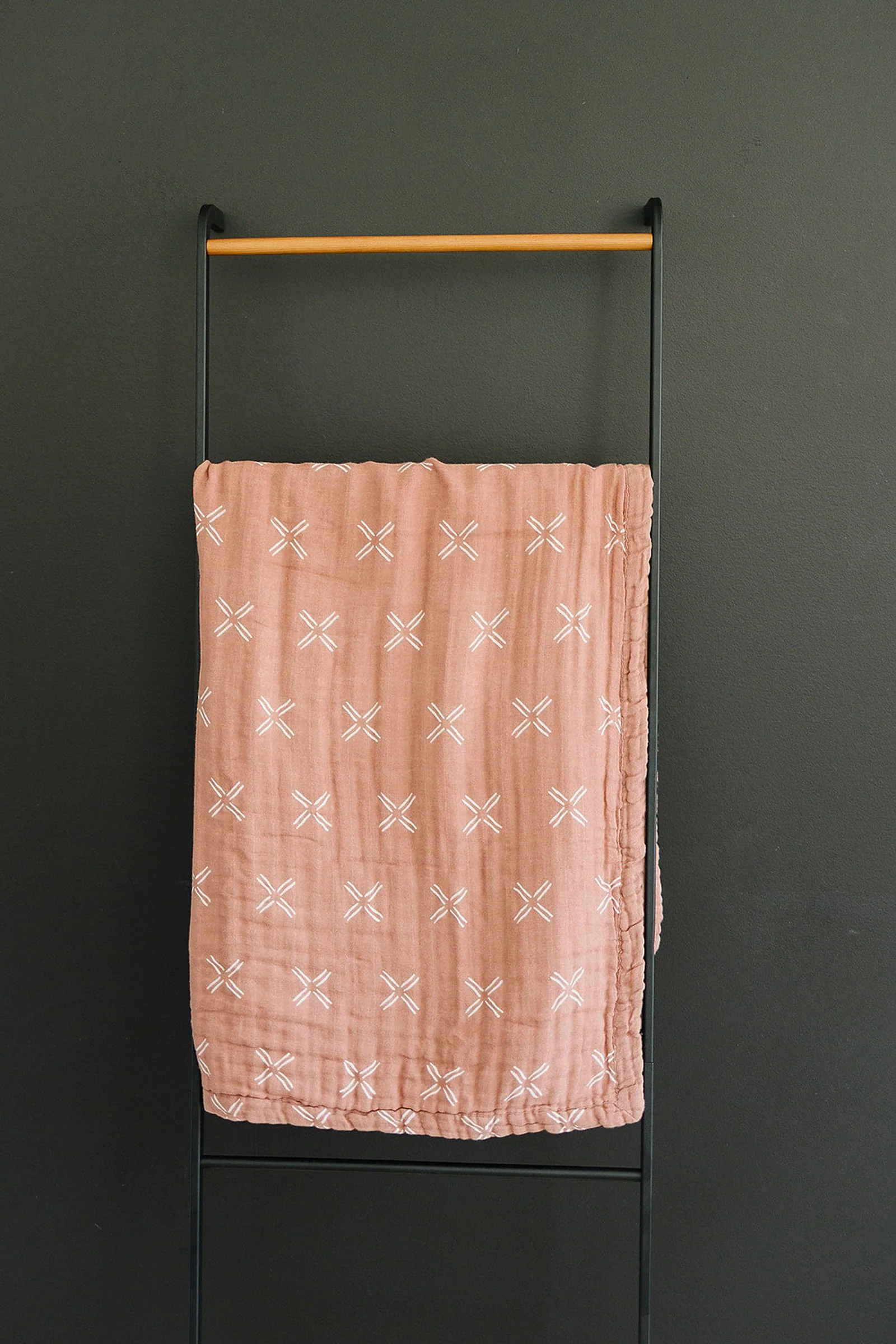 Just Peachy Lightweight Muslin Crib Quilt, 100% Cotton, Baby Essentials - Image 3