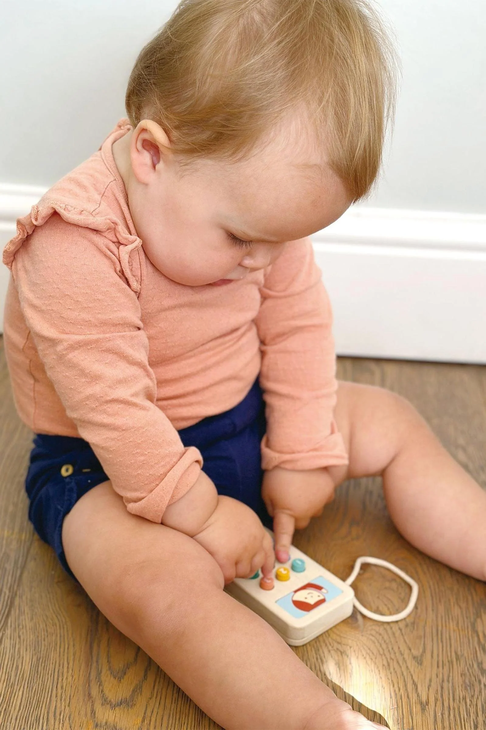 Phone And Camera Bundle, Retro Telephone, Mobile Phone and Camera - Image 6
